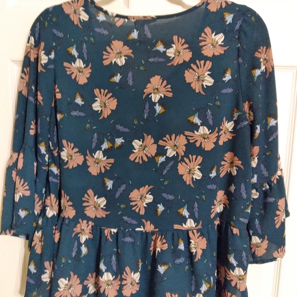 Sienna sky light weight flowy top, large L